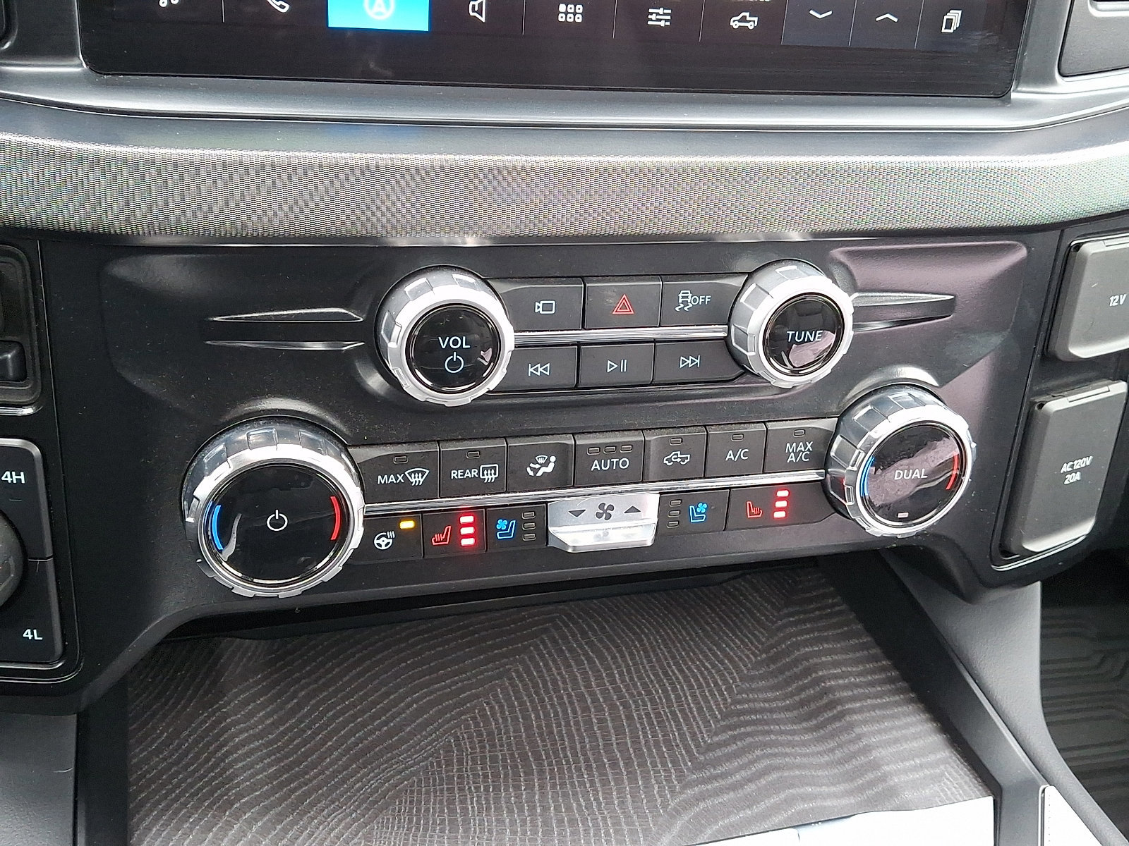 Certified 2025 Ford F450 Platinum w/ FX4 Off-Road Package image 22