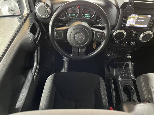 Used 2018 Jeep Wrangler Unlimited Sahara AWD/4WD image 21