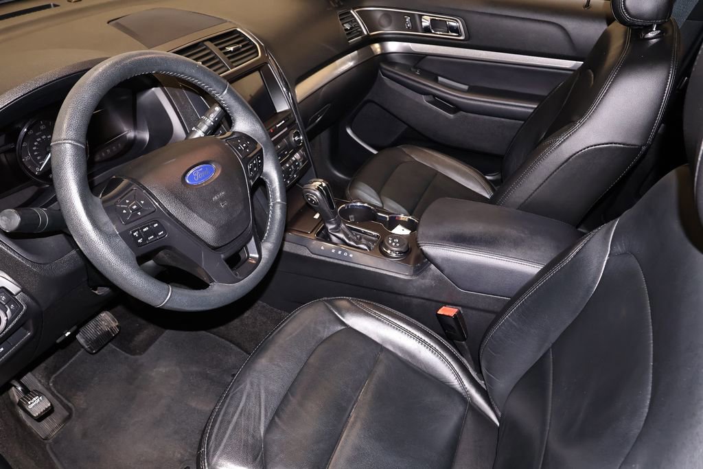 Certified 2018 Ford Explorer XLT w/ Equipment Group 202A image 39