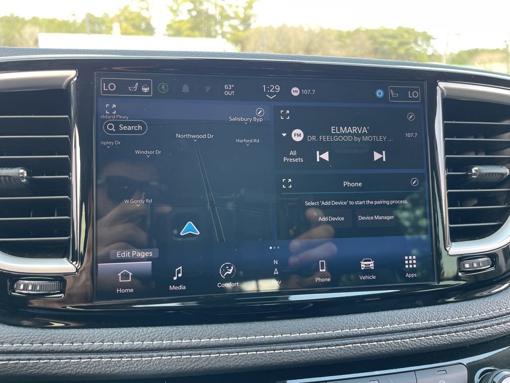 Used 2024 Chrysler Pacifica Select image 10