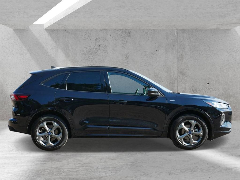 Certified 2023 Ford Escape ST-Line Select AWD/4WD image 2