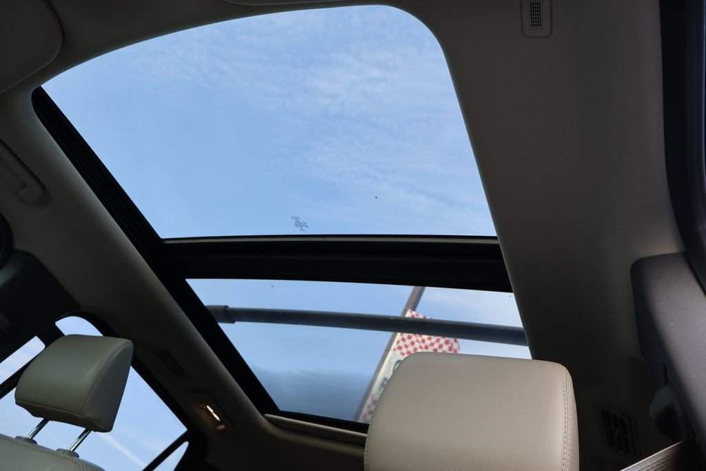 Certified 2021 Ford Expedition Max XLT image 5