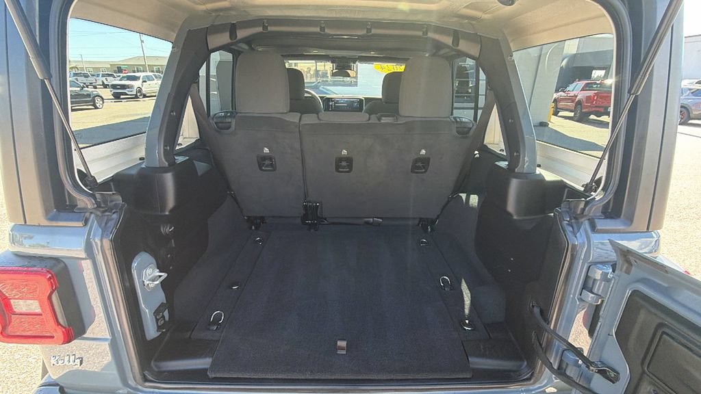 Used 2024 Jeep Wrangler Unlimited Rubicon AWD/4WD image 12