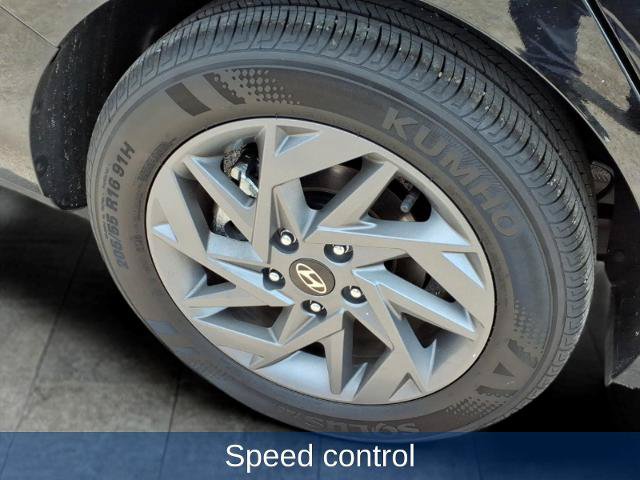 Used 2025 Hyundai Elantra Hybrid FWD image 10
