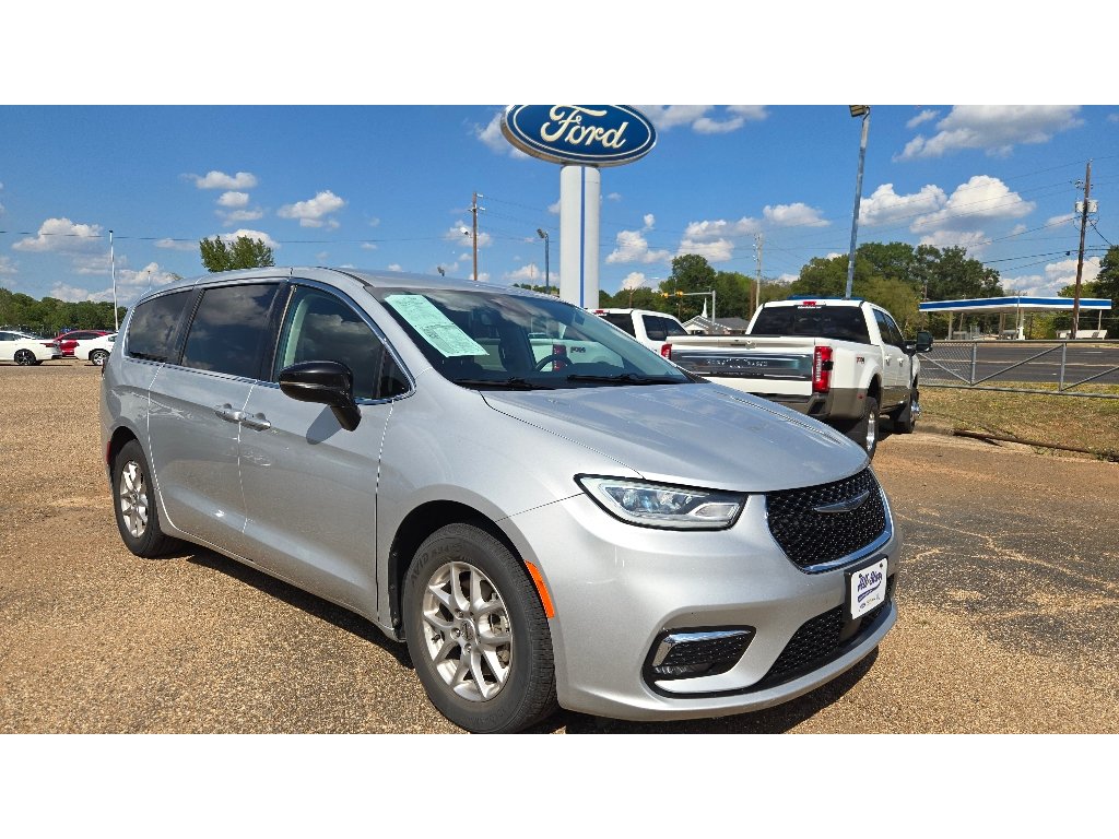 Used 2024 Chrysler Pacifica Touring-L FWD image 8