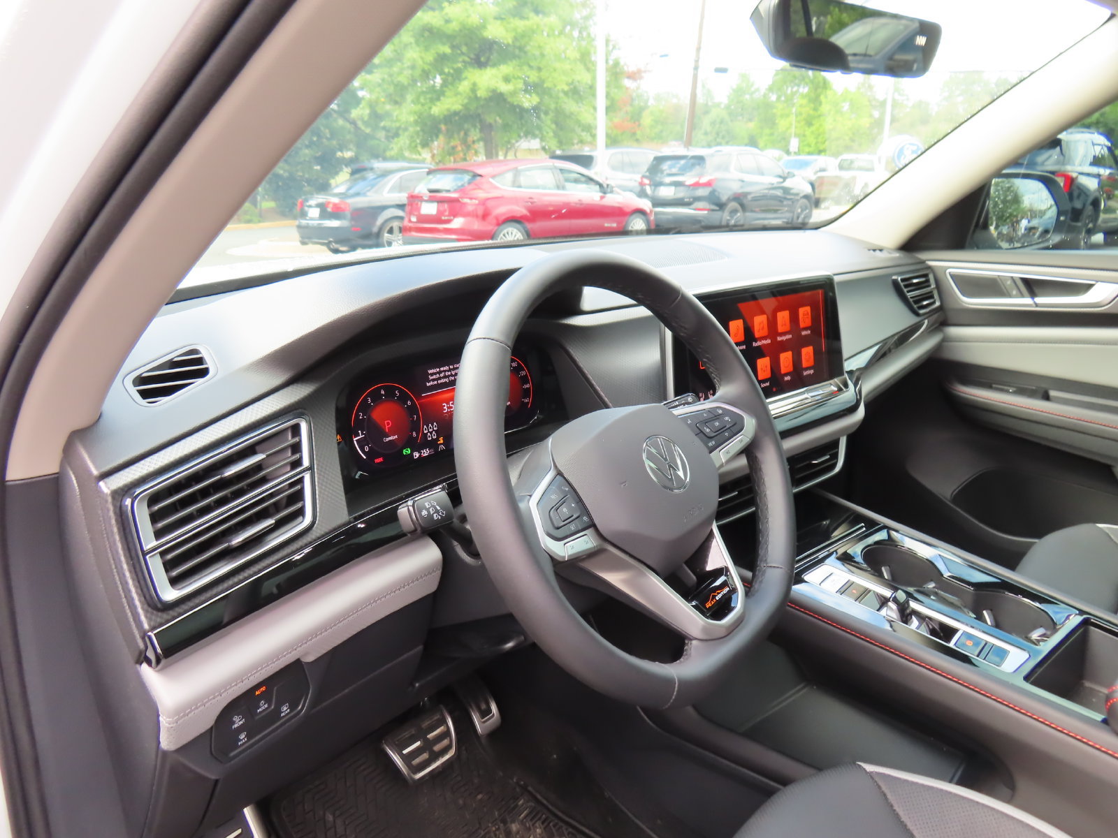 Used 2025 Volkswagen Atlas Peak Edition SE AWD/4WD image 17