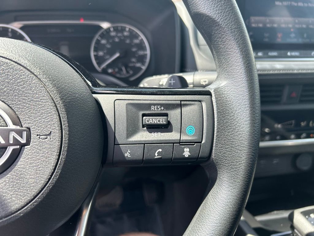 Used 2023 Nissan Rogue SV FWD image 23