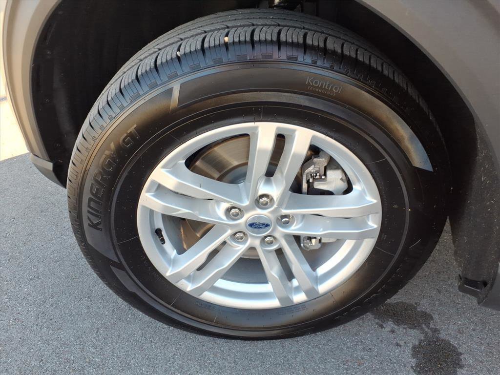 Certified 2023 Ford Explorer XLT w/ Equipment Group 202A image 9