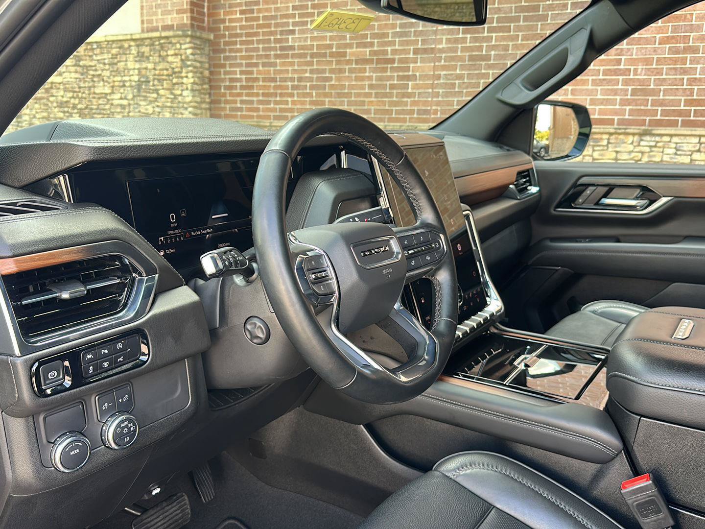 Used 2025 GMC Yukon XL Denali RWD image 10