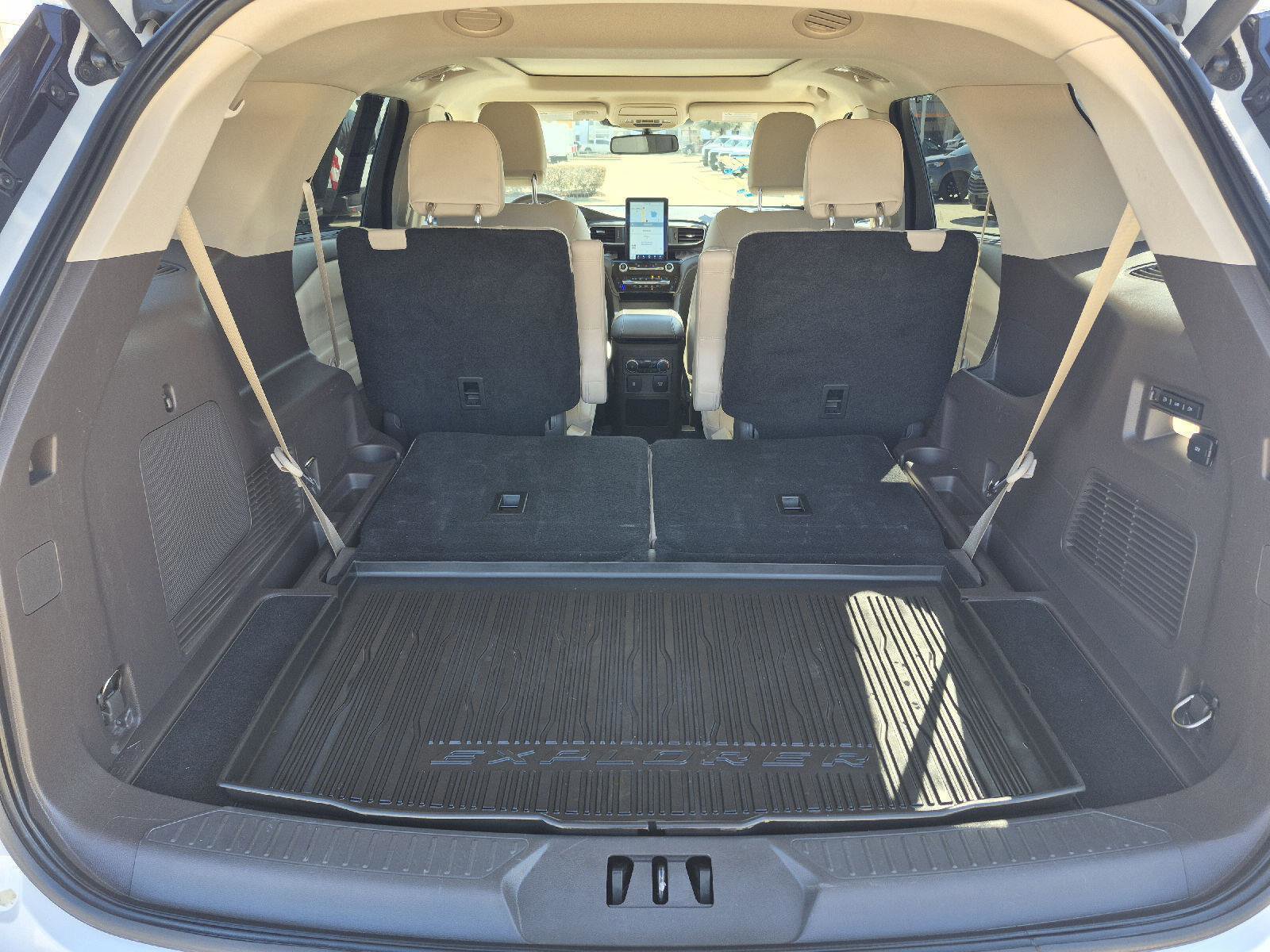 Certified 2021 Ford Explorer Platinum w/ Equipment Group 601A image 16