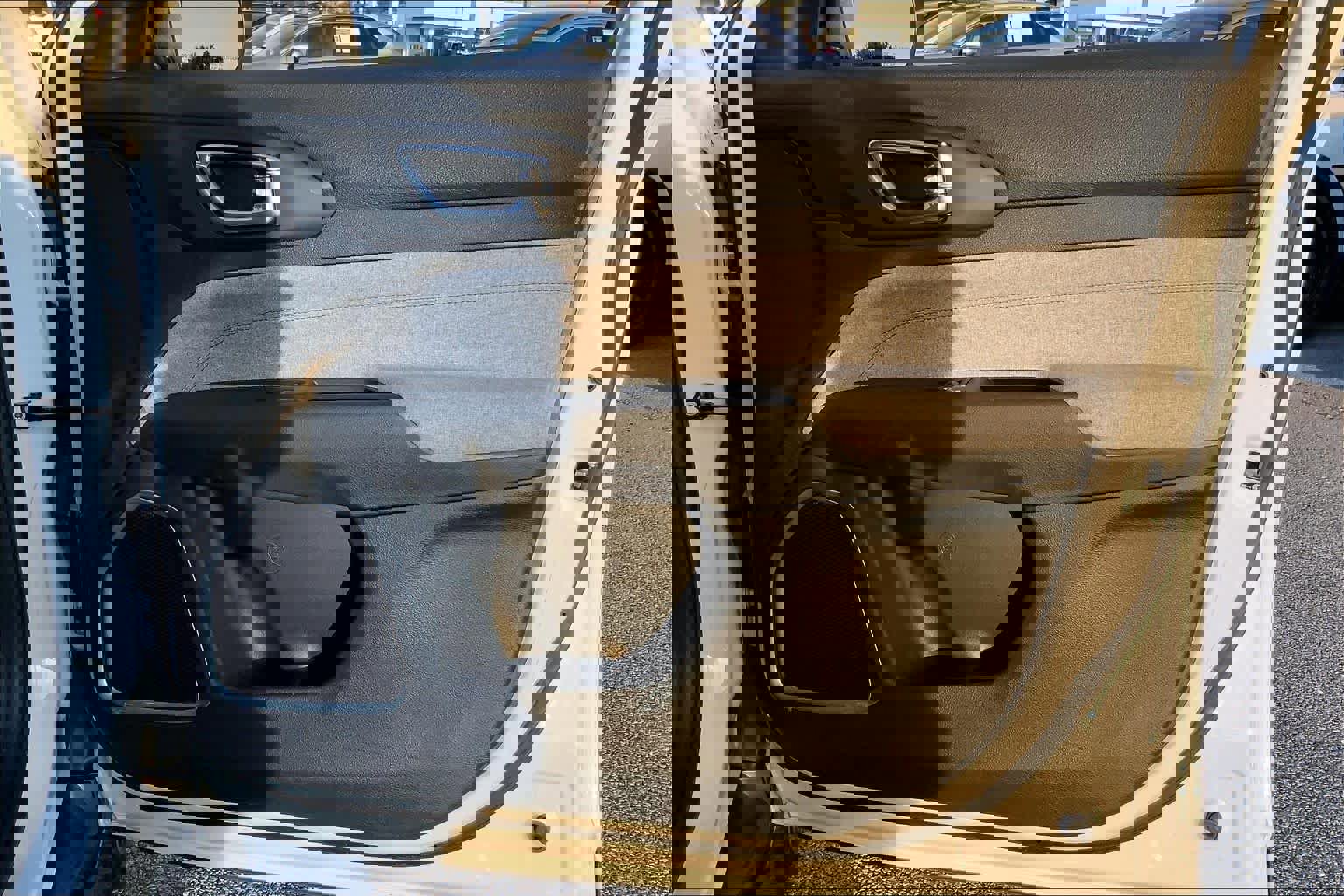 Used 2024 Jeep Compass Latitude image 23