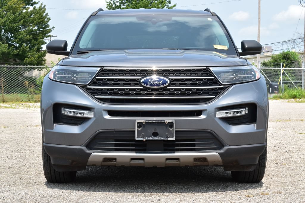 Certified 2023 Ford Explorer XLT w/ Equipment Group 202A AWD/4WD image 2