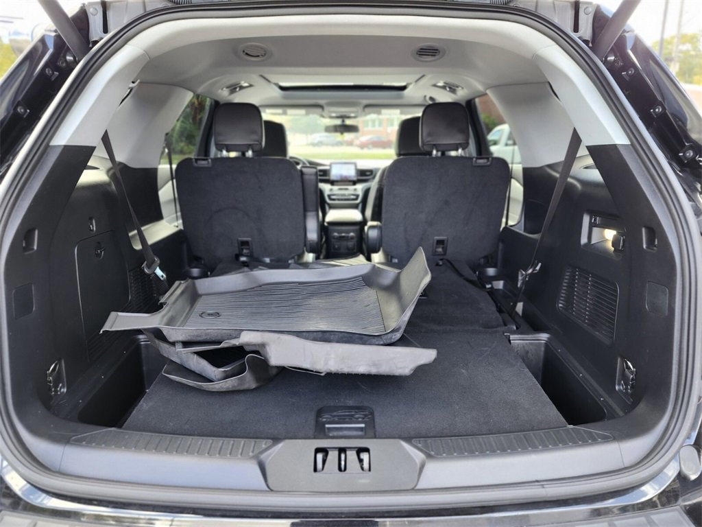 Certified 2022 Ford Explorer XLT w/ Equipment Group 202A image 33