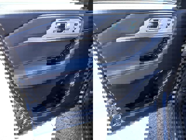 Certified 2025 Ford Explorer Active image 21