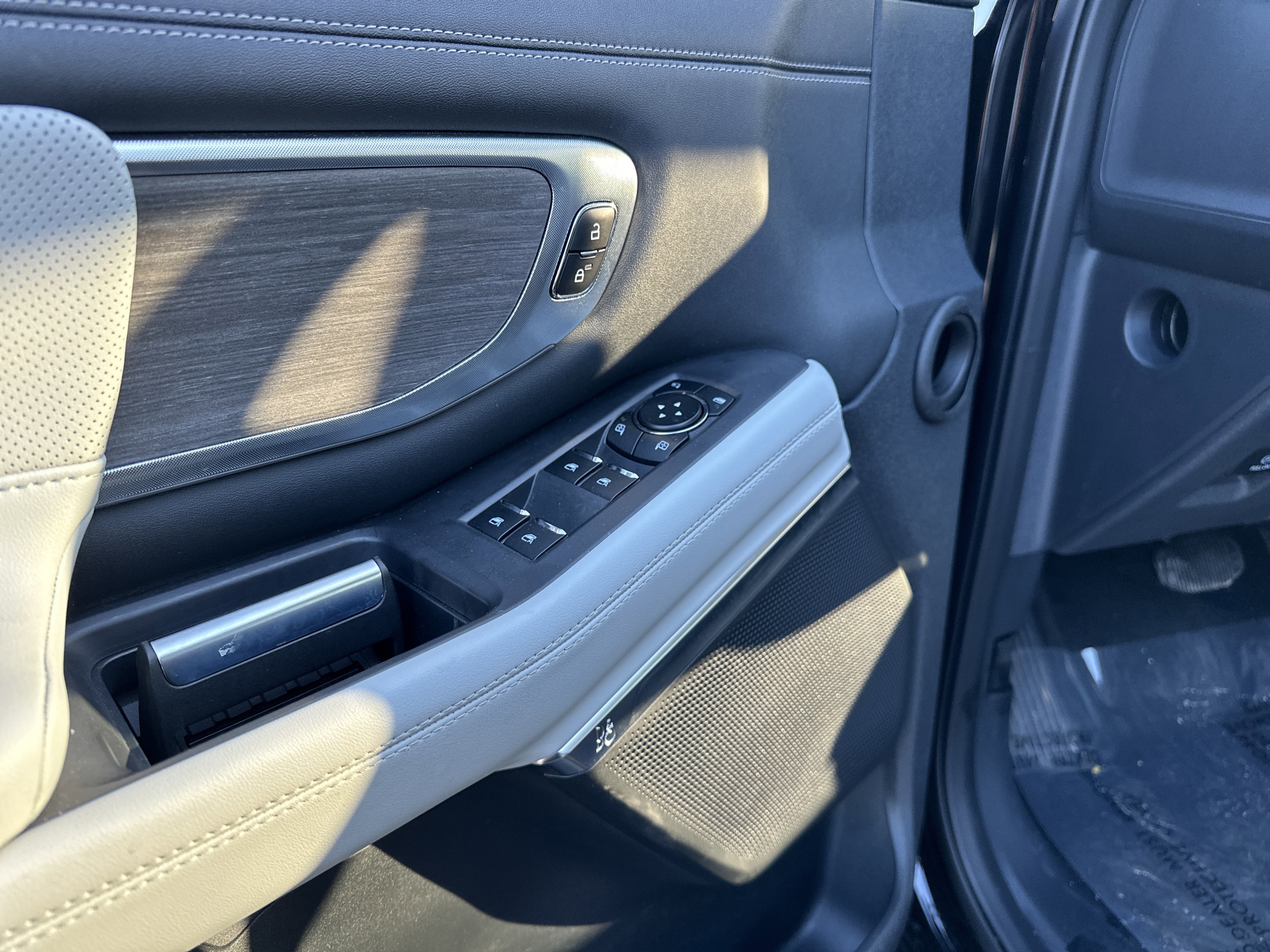 Certified 2025 Ford Expedition Platinum w/ Platinum Ultimate Package image 15