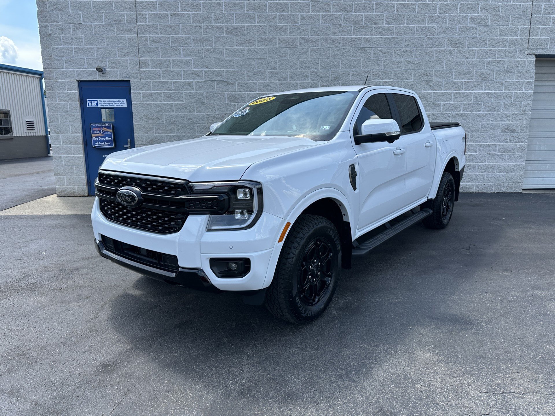 Certified 2025 Ford Ranger Lariat w/ FX4 Off-Road Package AWD/4WD image 1