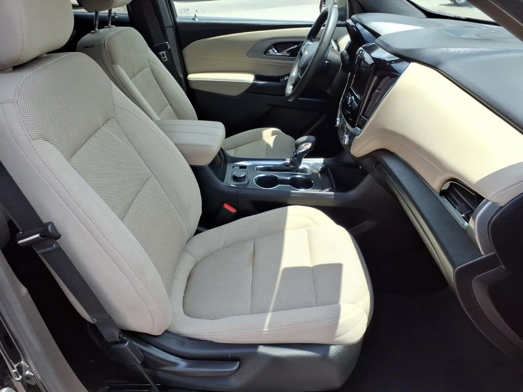 Used 2023 Chevrolet Traverse LS FWD image 3