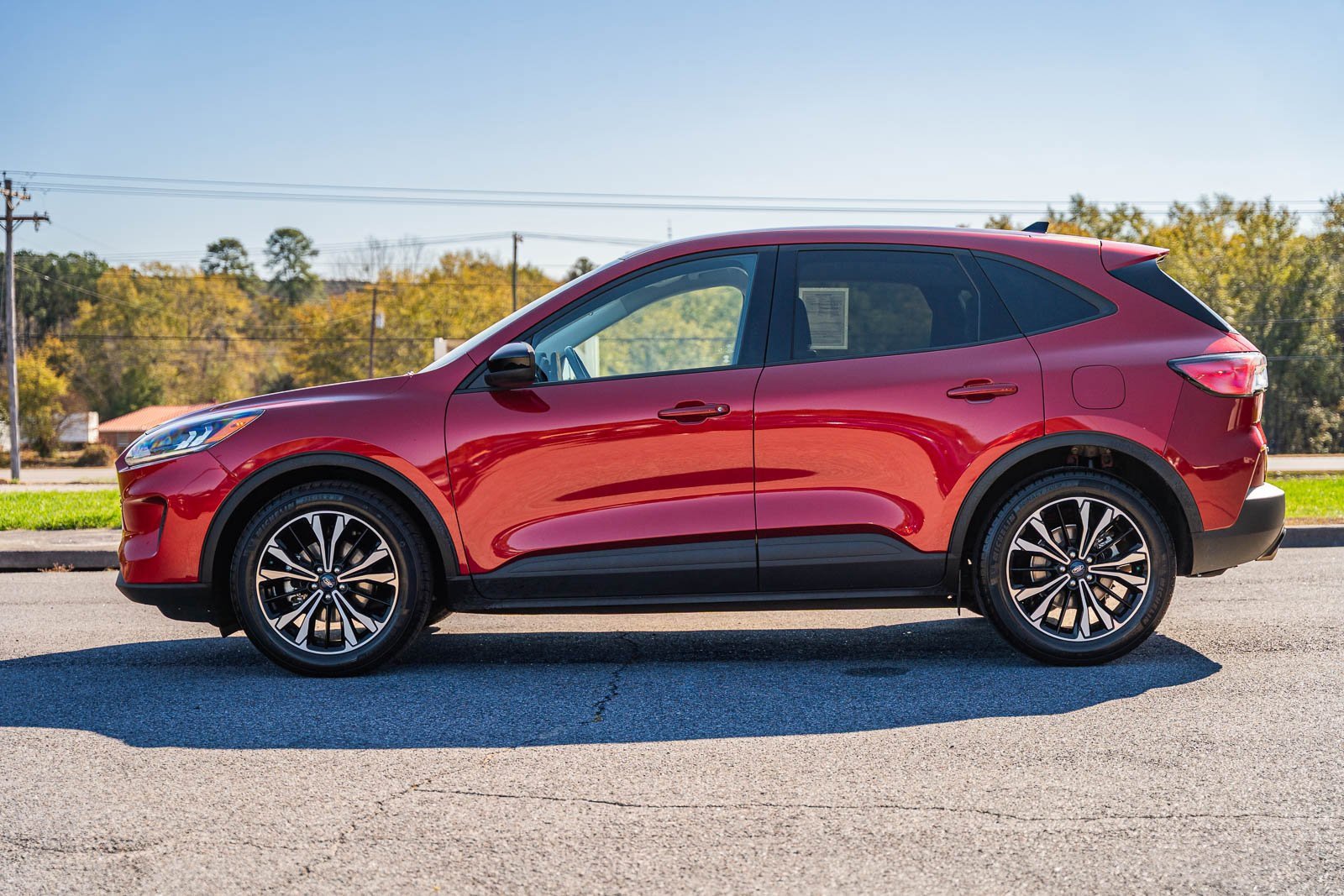 Certified 2021 Ford Escape SE w/ SE Sport Appearance Package image 2
