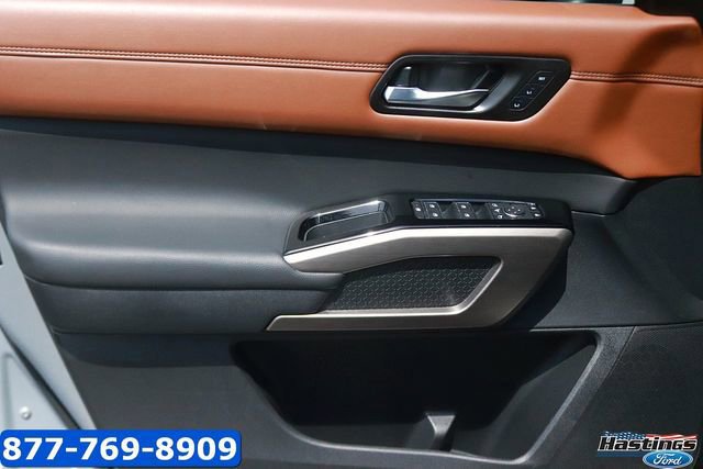 Used 2025 Nissan Pathfinder Platinum image 9