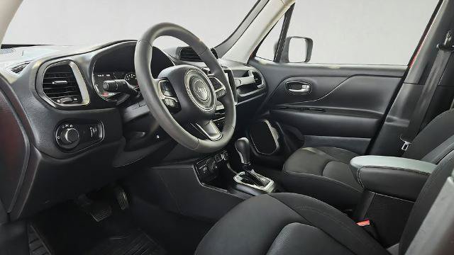 Used 2023 Jeep Renegade Latitude AWD/4WD image 9