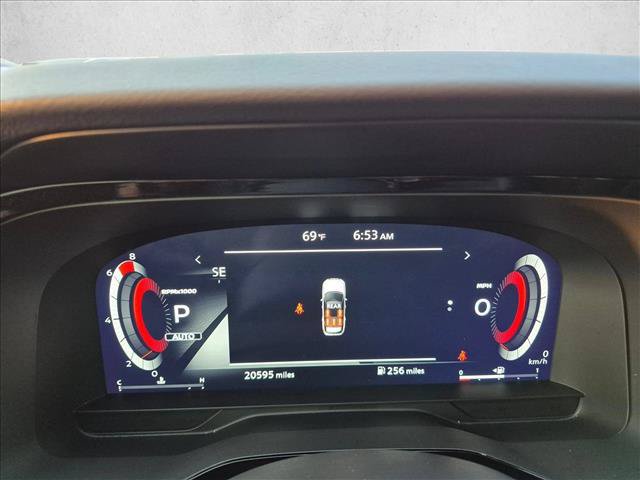 Used 2025 Nissan Pathfinder Platinum AWD/4WD image 10