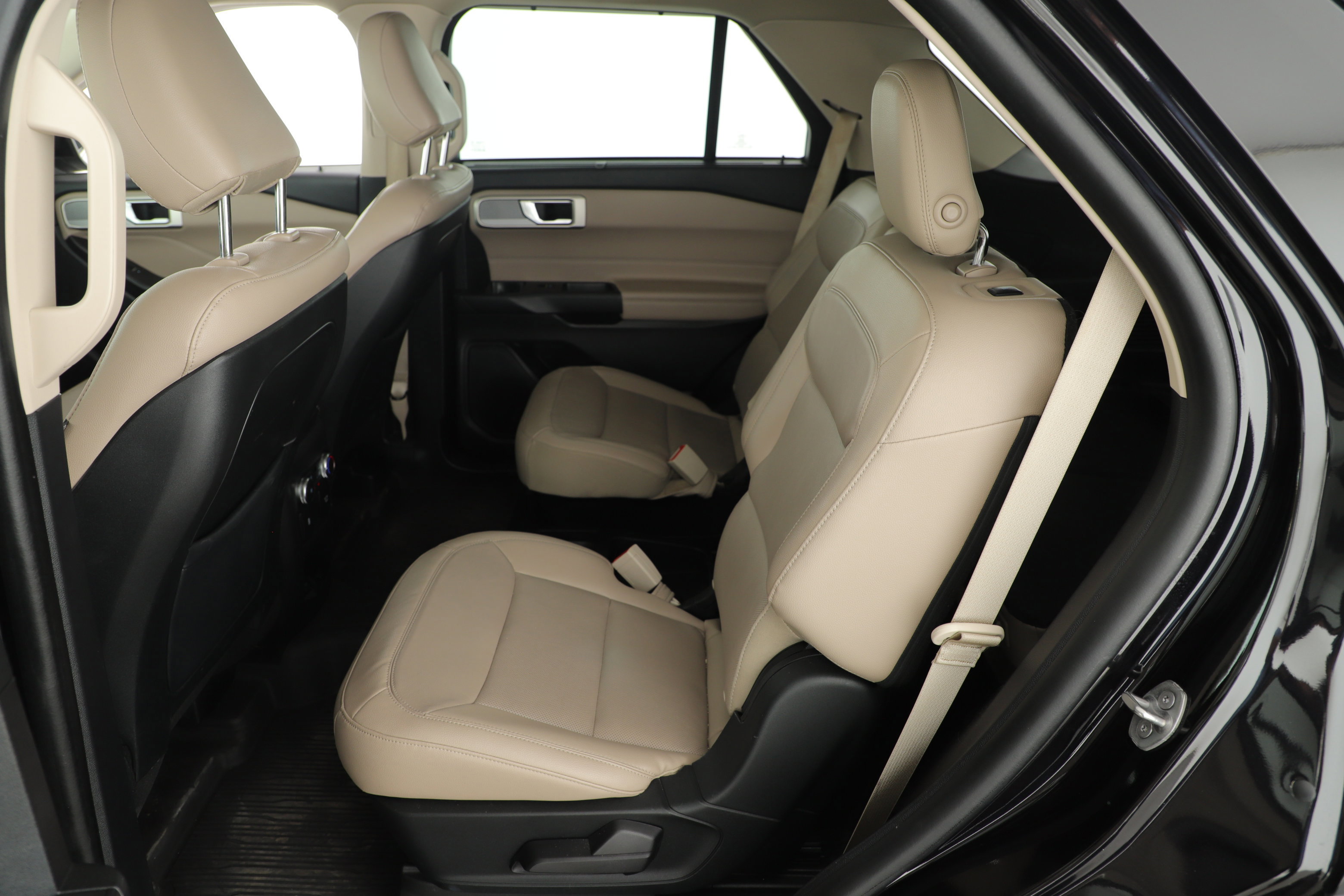 Certified 2020 Ford Explorer Limited w/ Class III Trailer Tow Package image 18