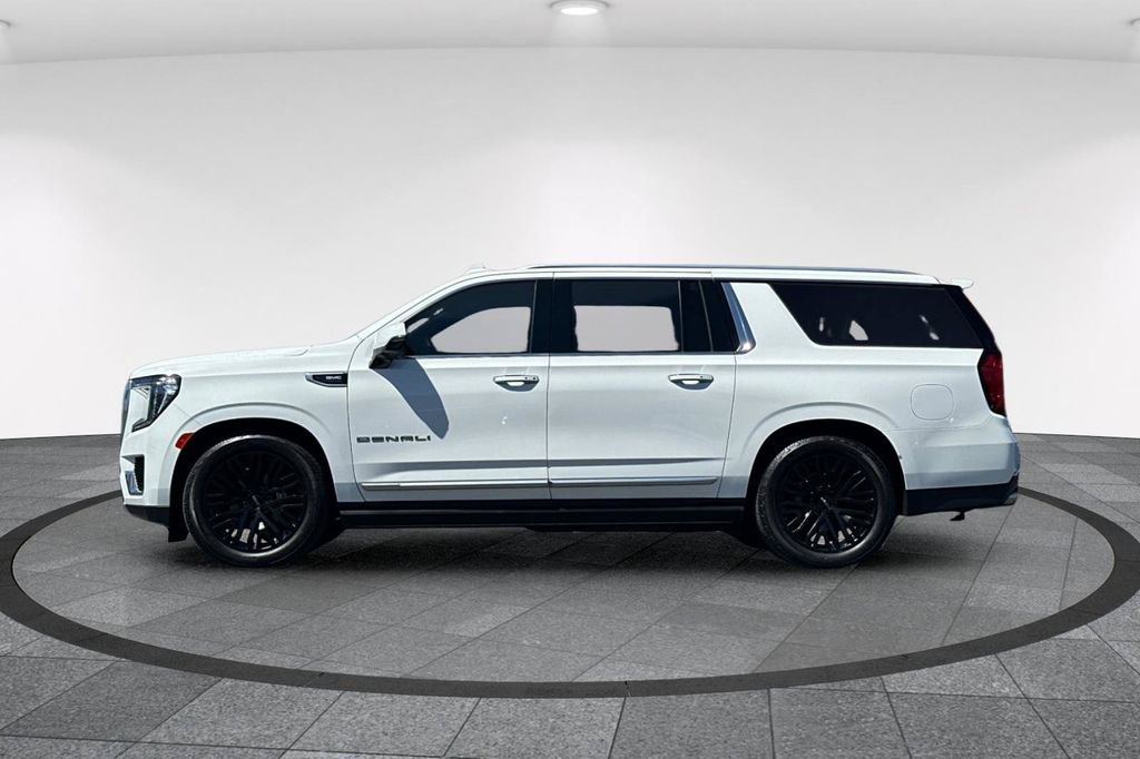 Used 2021 GMC Yukon XL Denali w/ Denali Ultimate Package AWD/4WD image 9