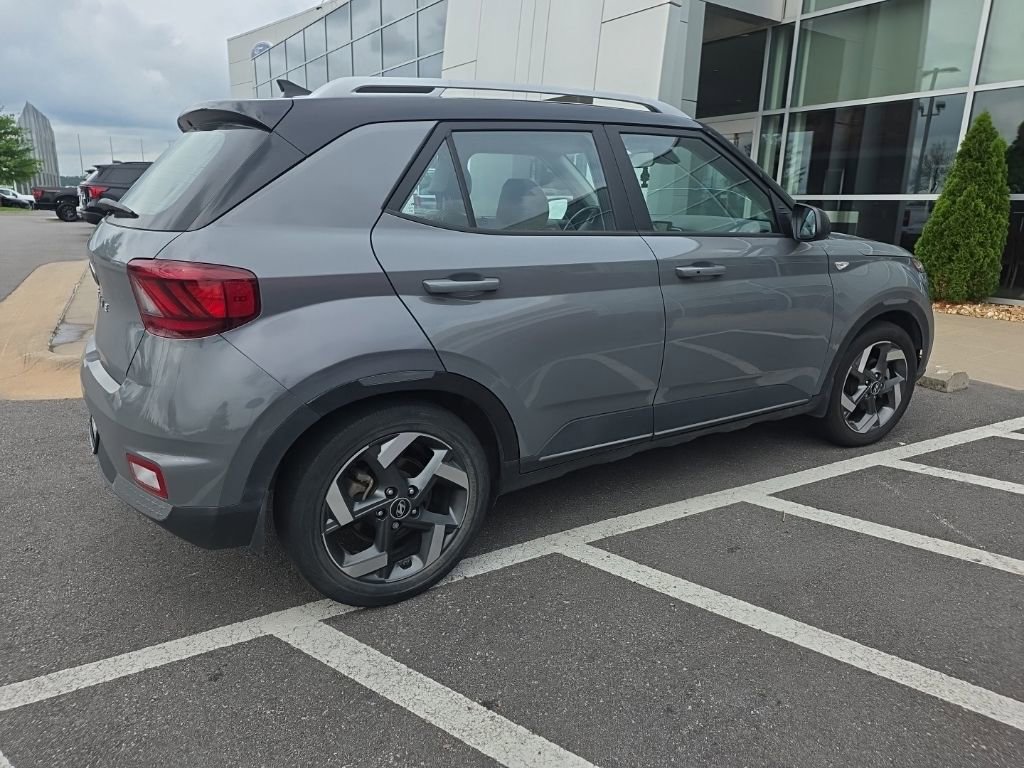Used 2022 Hyundai Venue Limited w/ Cargo Package FWD image 5