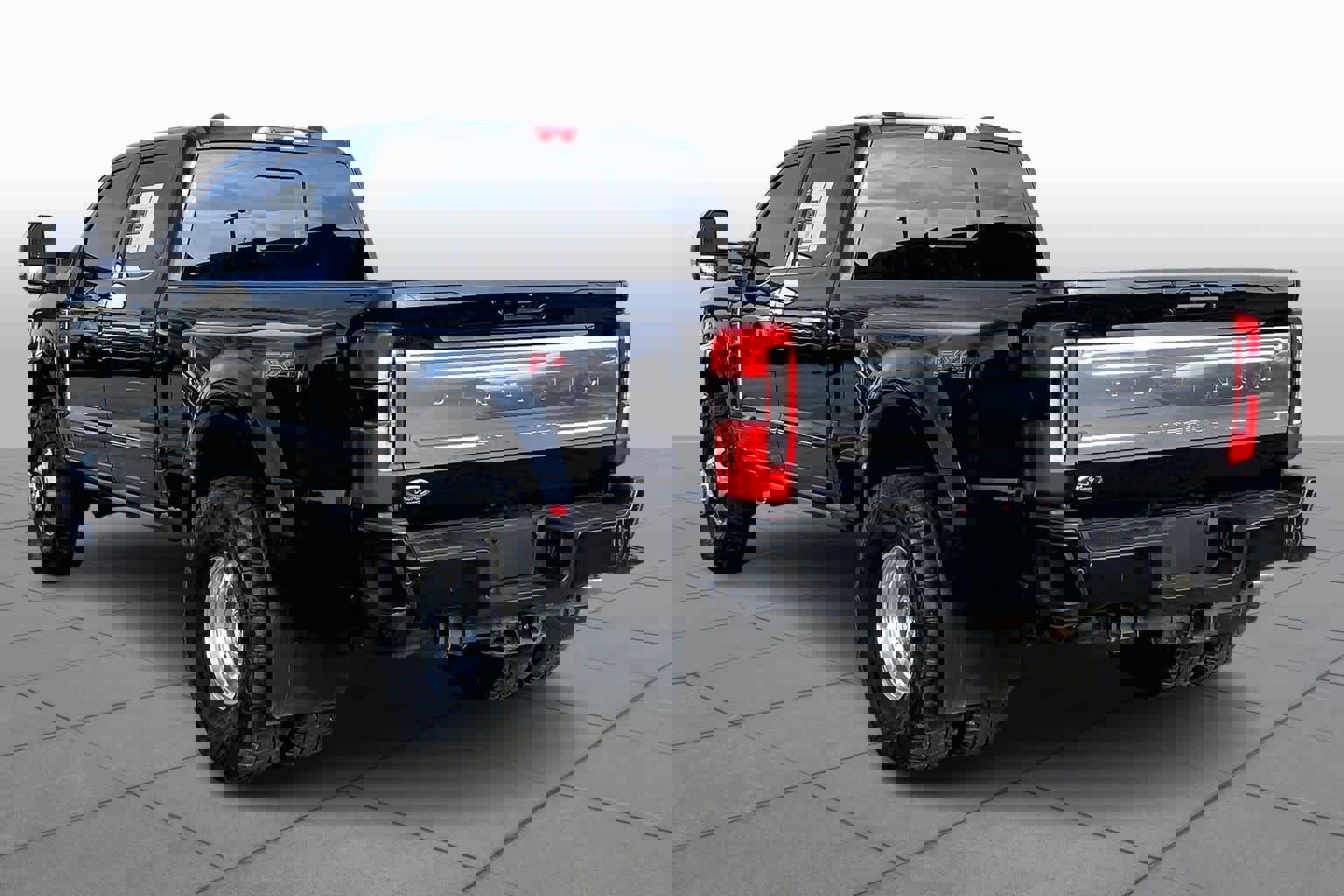 Certified 2024 Ford F350 Platinum w/ FX4 Off-Road Package image 2