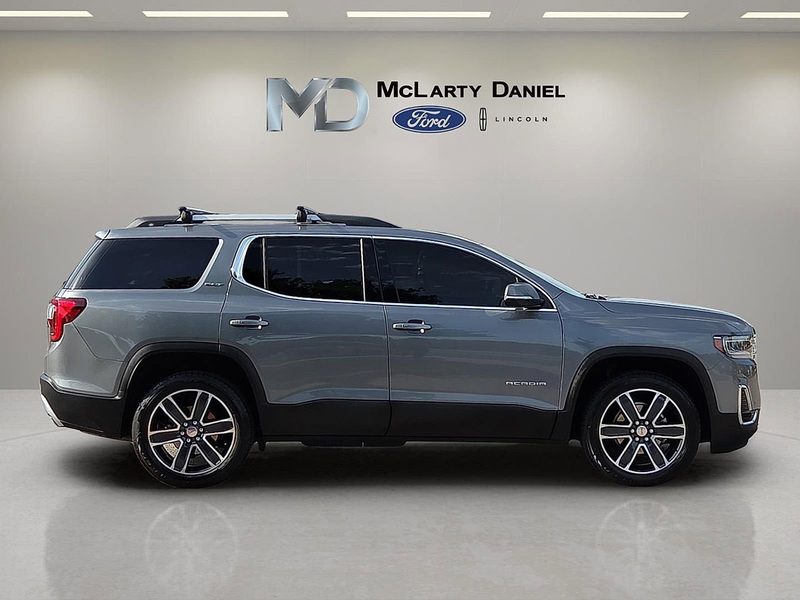 Used 2021 GMC Acadia SLT w/ Premium Package FWD image 6