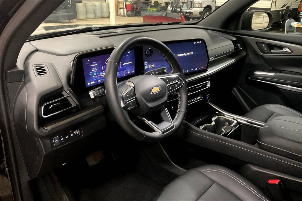 Used 2025 Chevrolet Traverse LT AWD/4WD image 13