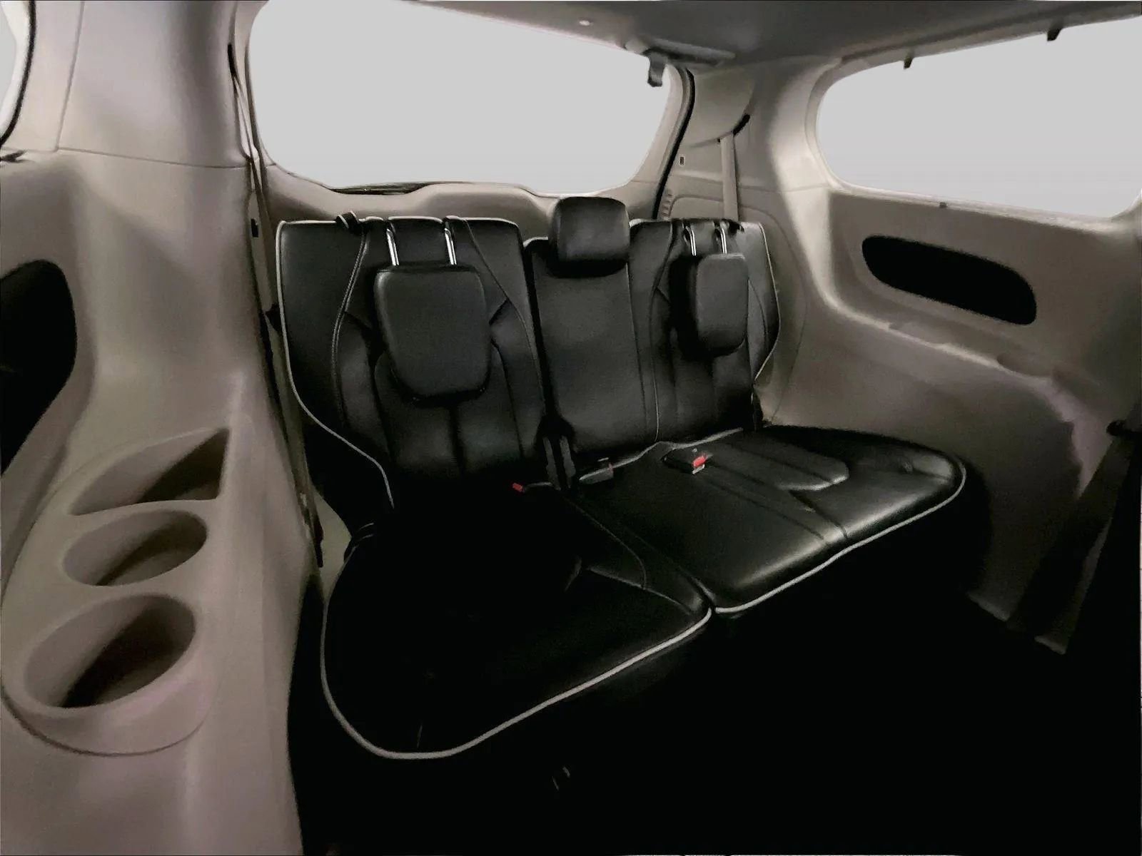 Used 2023 Chrysler Pacifica Limited FWD image 27