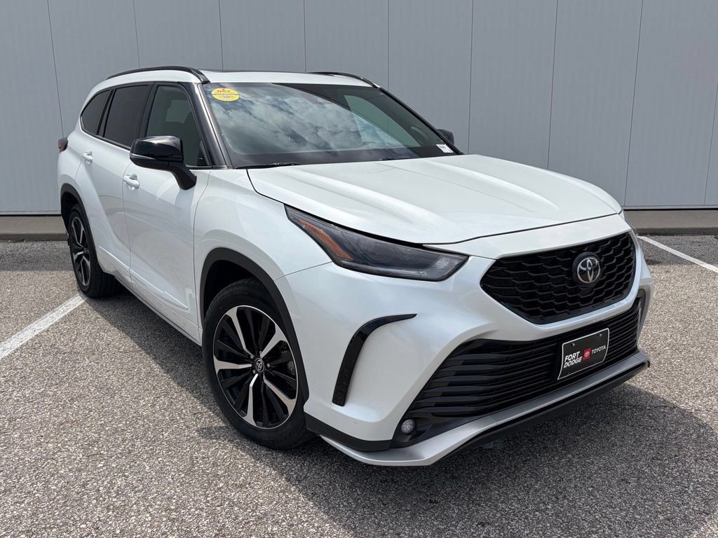 Used 2022 Toyota Highlander XSE AWD/4WD image 10