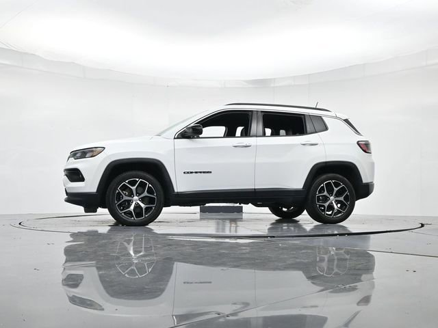 Used 2024 Jeep Compass Latitude image 36