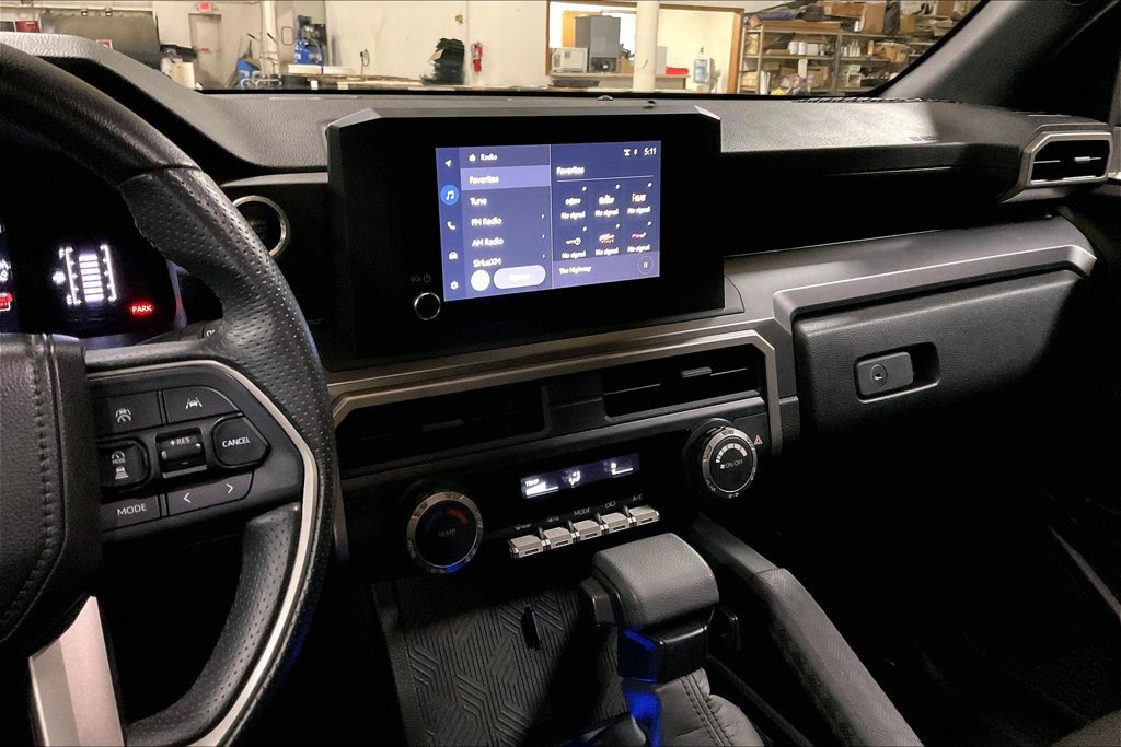 Used 2025 Toyota 4Runner SR5 AWD/4WD image 6
