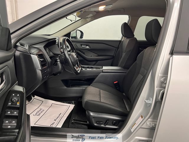 Used 2025 Nissan Rogue SV FWD image 27