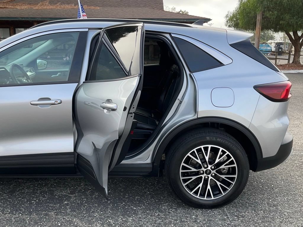 Certified 2024 Ford Escape SE FWD image 19