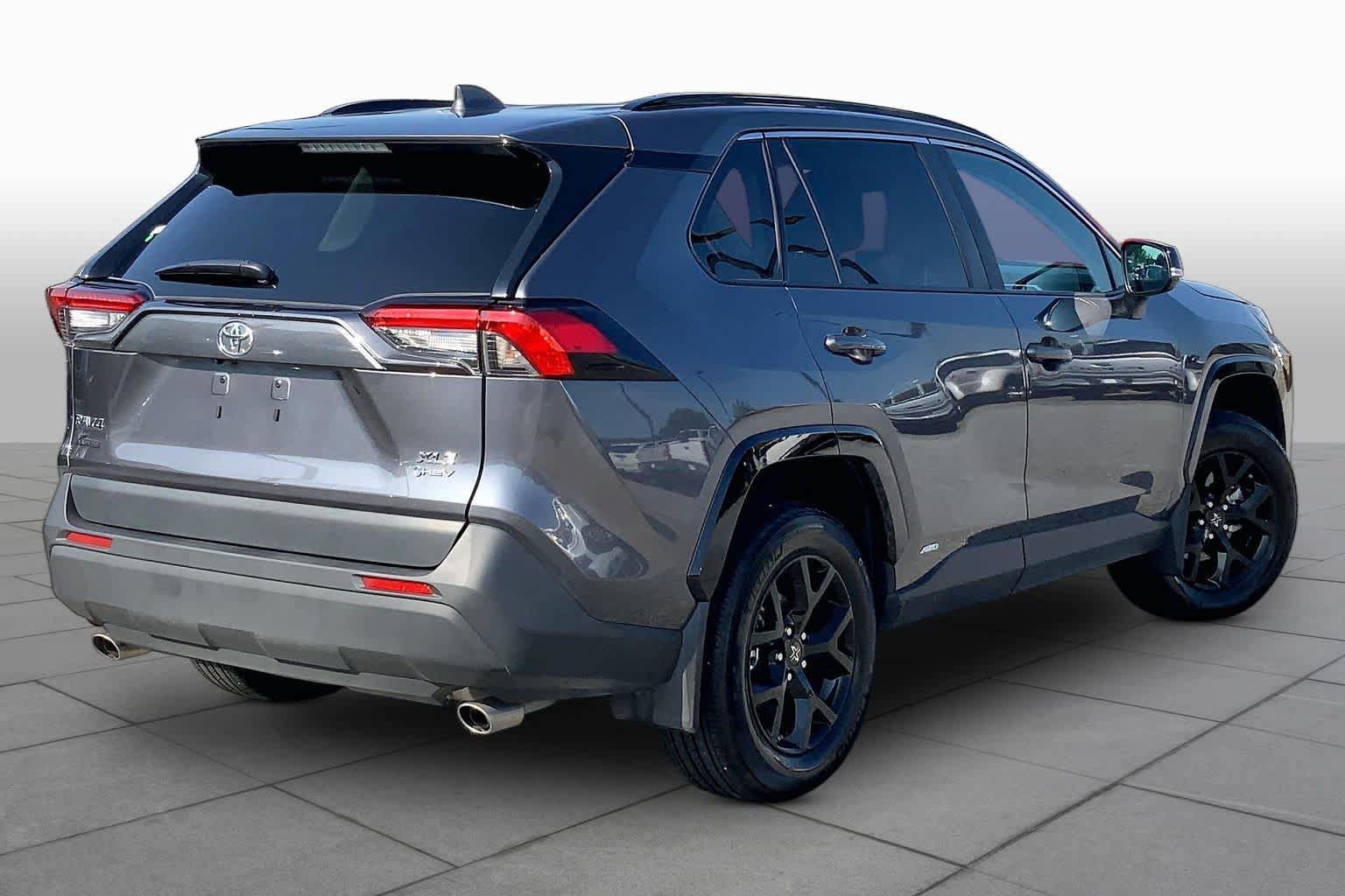 Used 2025 Toyota RAV4 XLE w/ Convenience Package AWD/4WD image 12