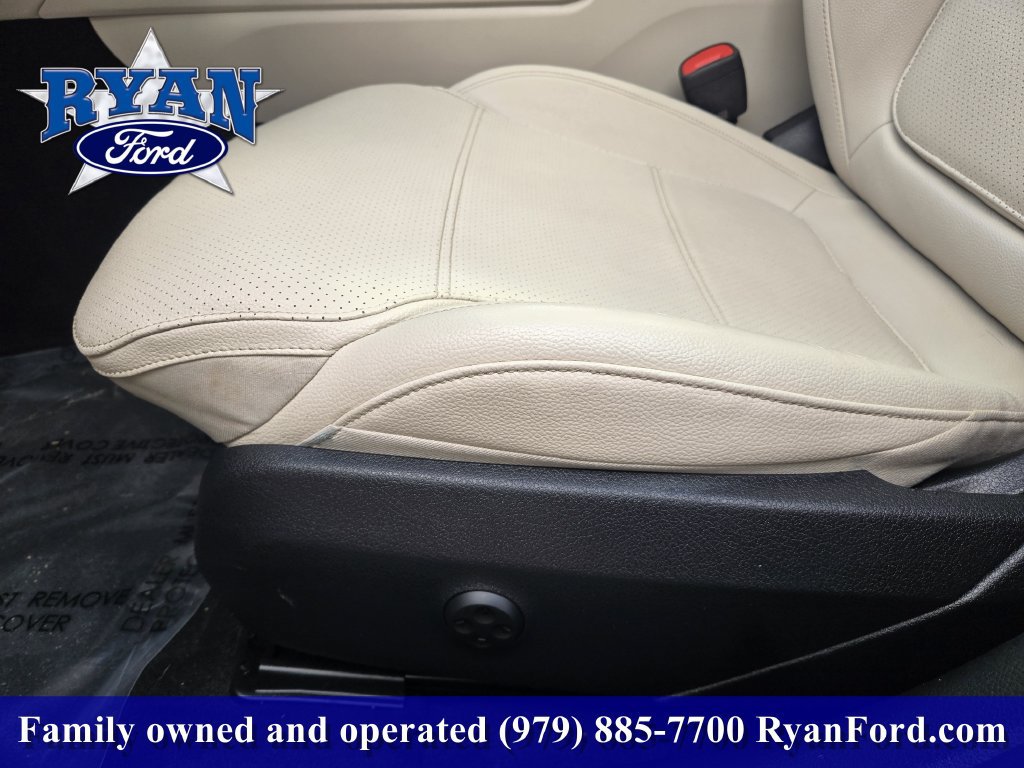 Used 2023 Mercedes-Benz C 300 Sedan w/ Exclusive Trim Package image 18