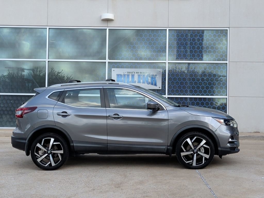 Used 2021 Nissan Rogue Sport SL FWD image 2