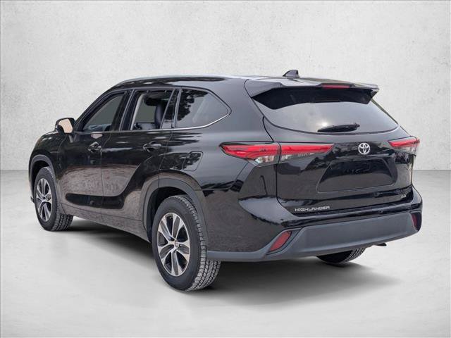 Used 2021 Toyota Highlander XLE FWD image 7