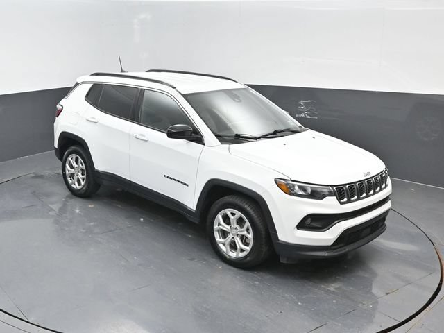 Used 2024 Jeep Compass Latitude AWD/4WD image 16