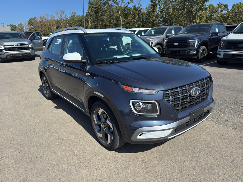 Used 2024 Hyundai Venue Limited FWD image 3