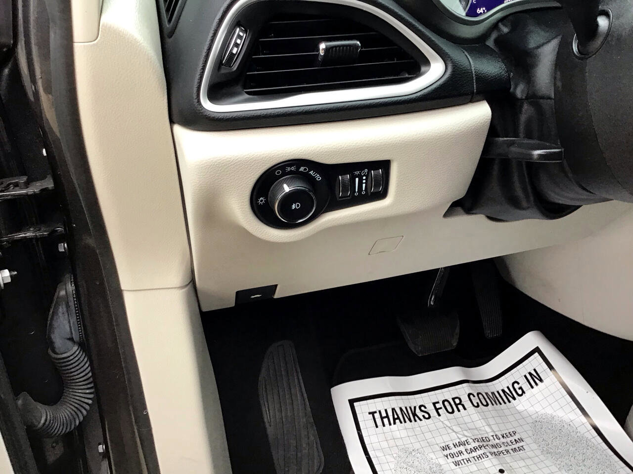 Used 2022 Chrysler Pacifica Touring-L image 12