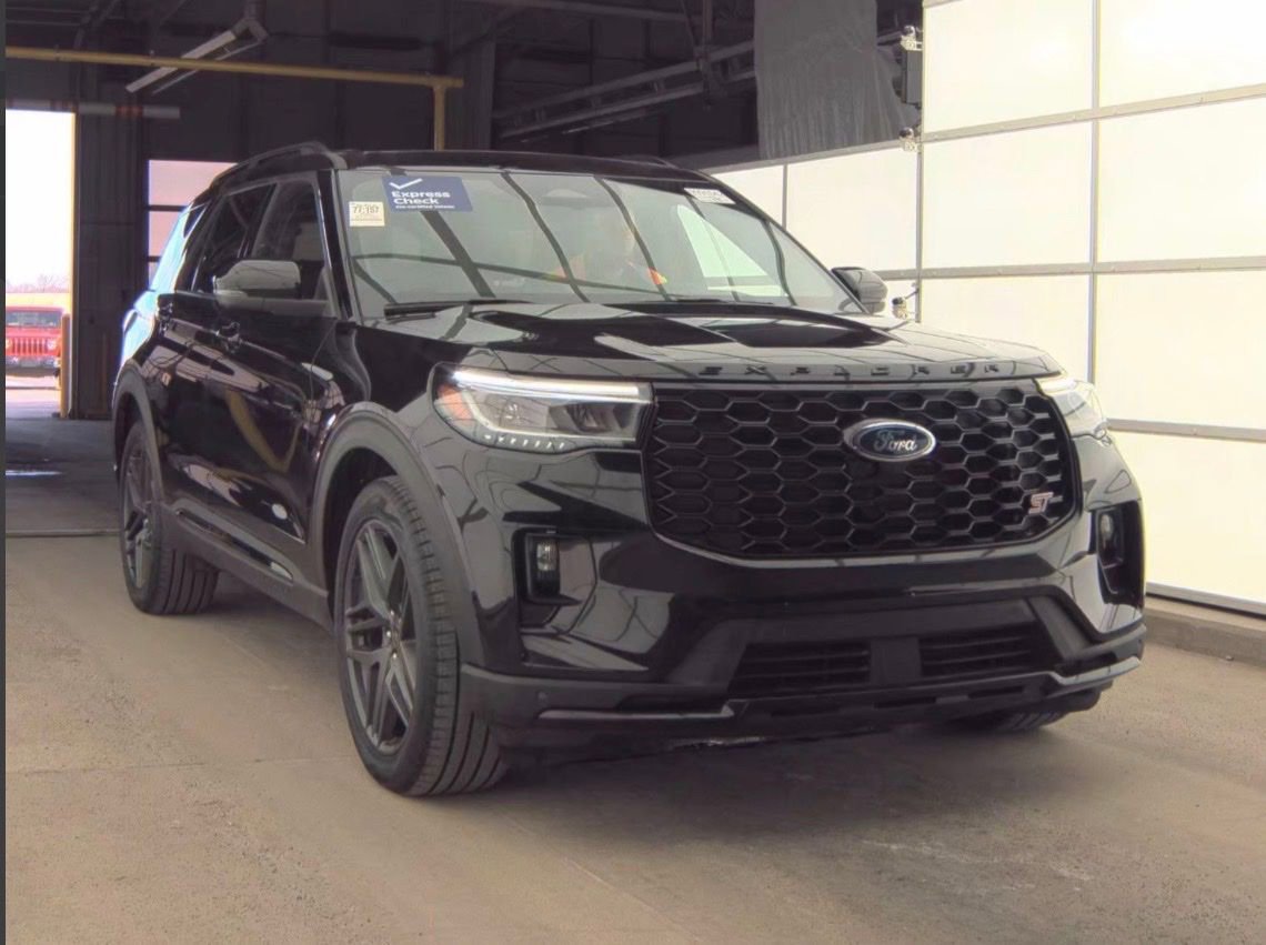 Certified 2025 Ford Explorer ST image 1