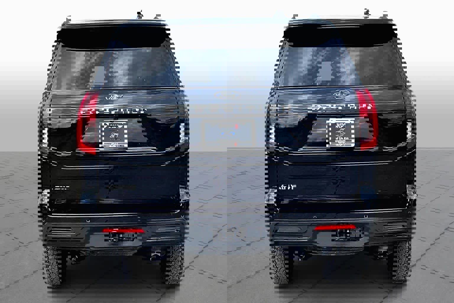 Certified 2025 Ford Expedition Active image 4