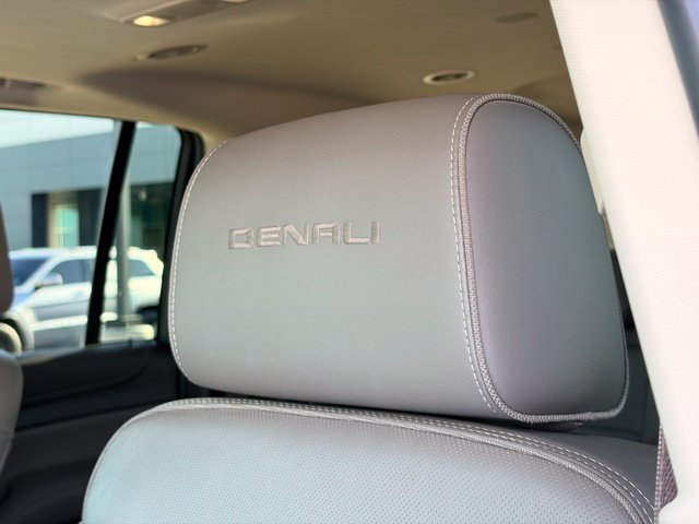 Used 2020 GMC Yukon XL Denali w/ Denali Premium Package AWD/4WD image 16