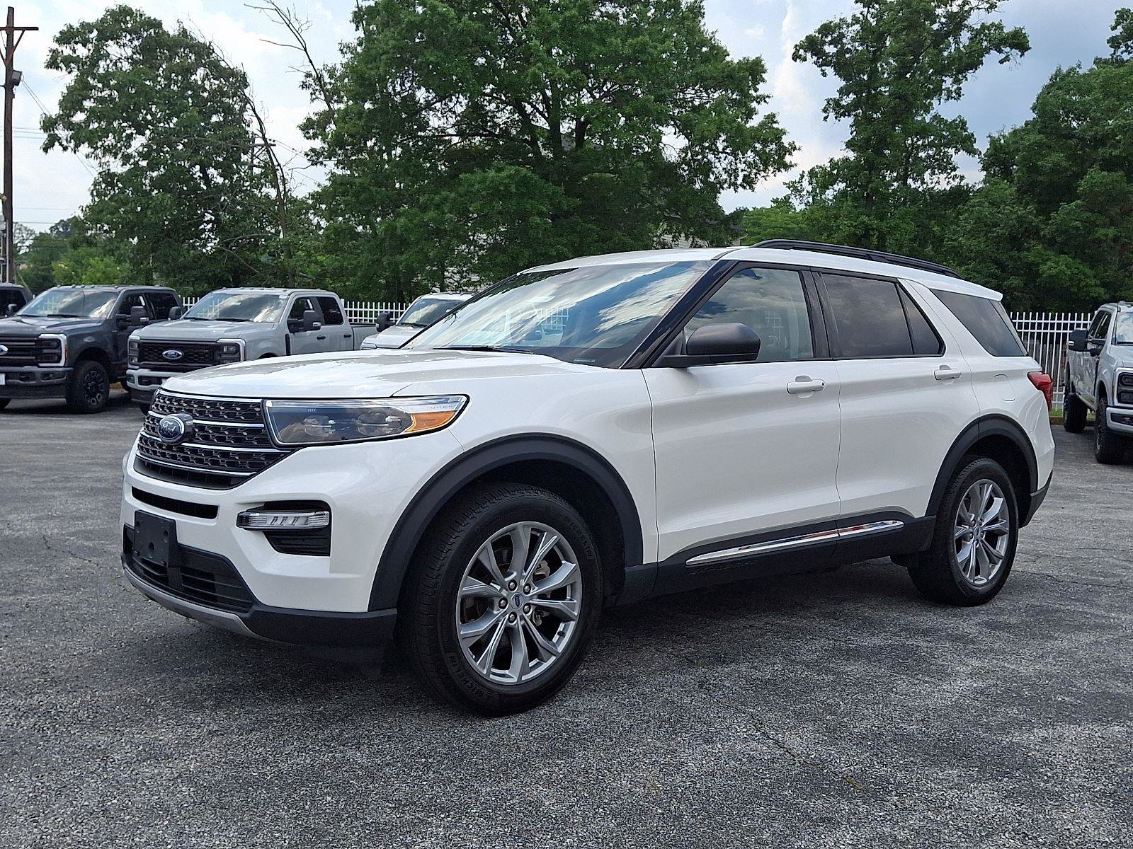 Certified 2023 Ford Explorer XLT w/ Equipment Group 202A AWD/4WD image 3