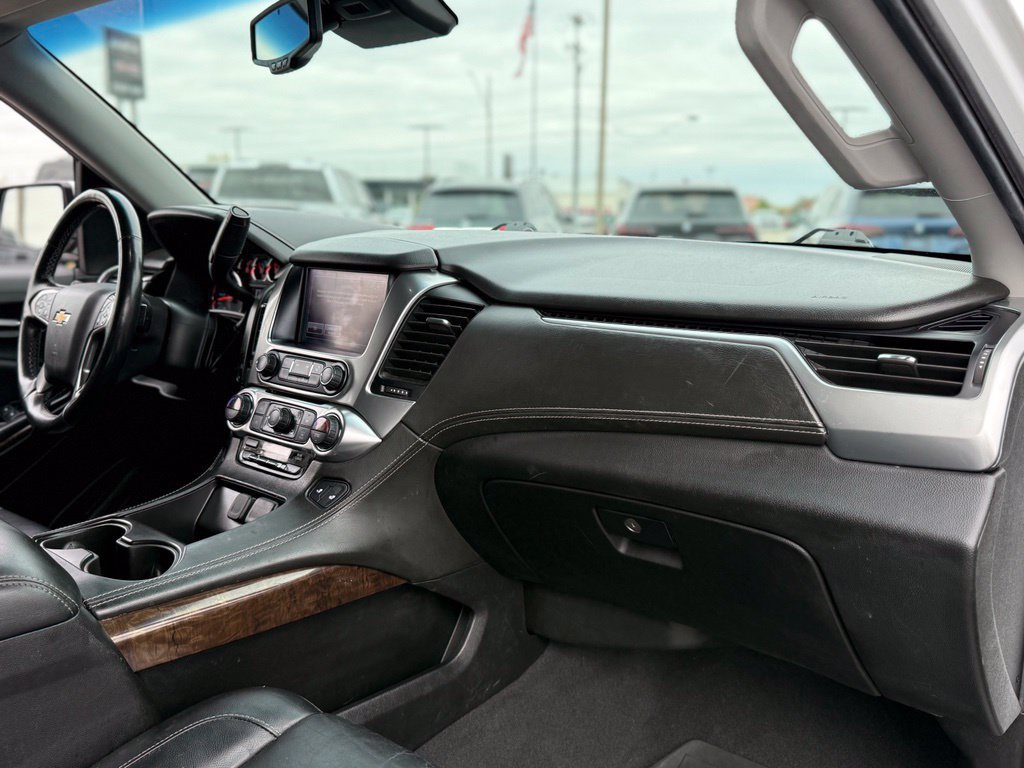 Used 2019 Chevrolet Tahoe LT w/ Luxury Package AWD/4WD image 12
