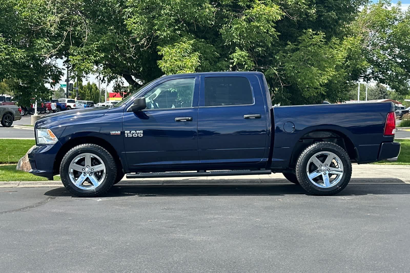 Used 2018 RAM 1500 Express w/ Express Value Package AWD/4WD image 5